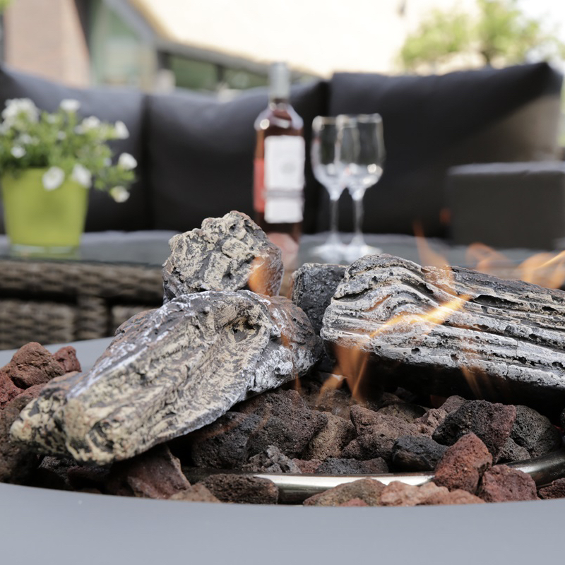 Gloeiend vuurtje op het terras van het vakantiehuis in Schoorl
