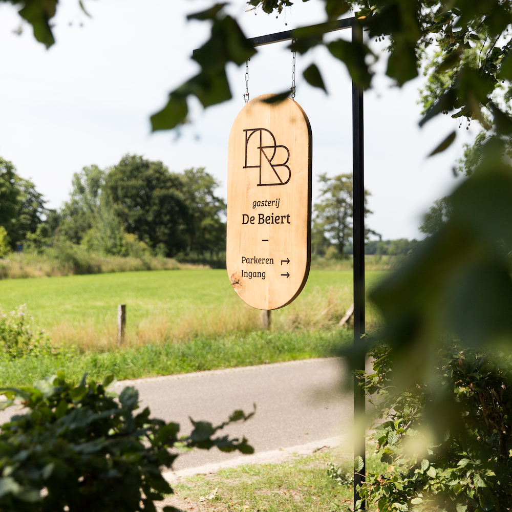 Uithangbordje van de Beiert in Twente