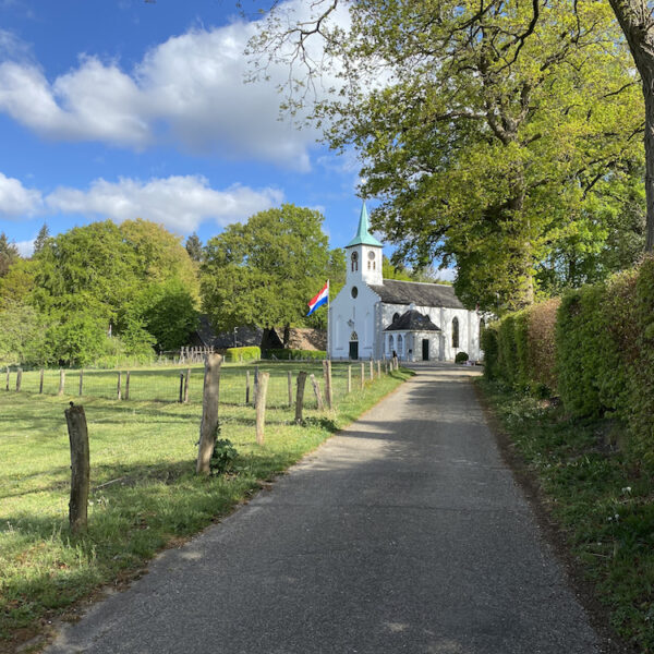 Wit kerkje in Hoenderloo