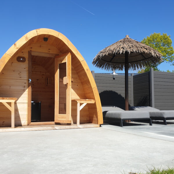 Finse sauna in de tuin van de wellness