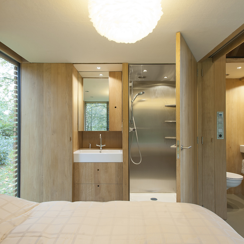 Slaapkamer met ingebouwde design badkamer