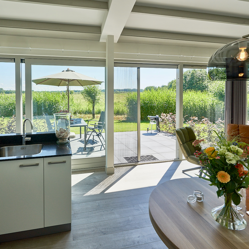 Zicht van binnen naar buiten