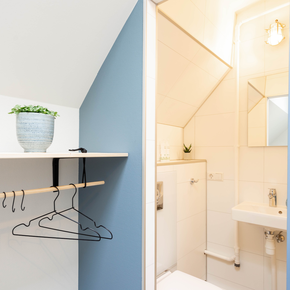 Badkamer in de hut aan boord
