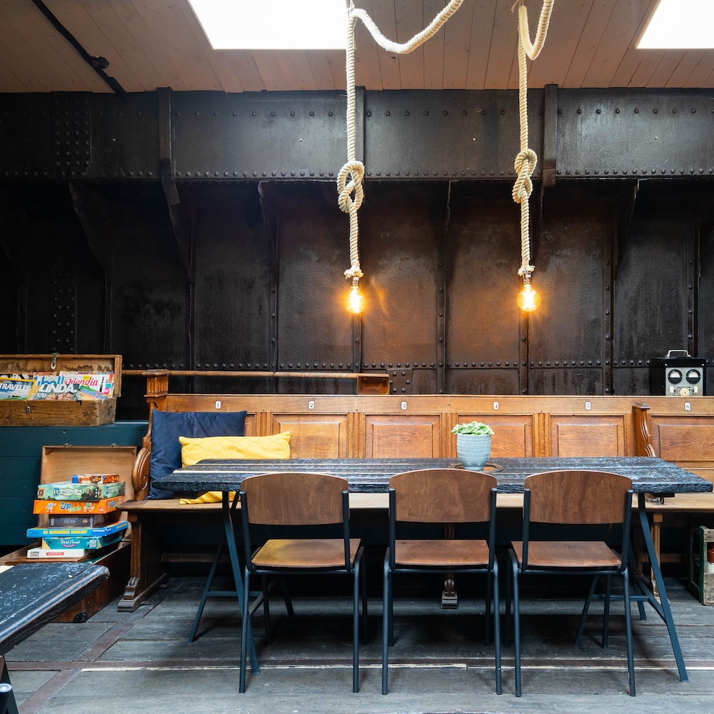 Gemeenschappelijke kamer aan boord