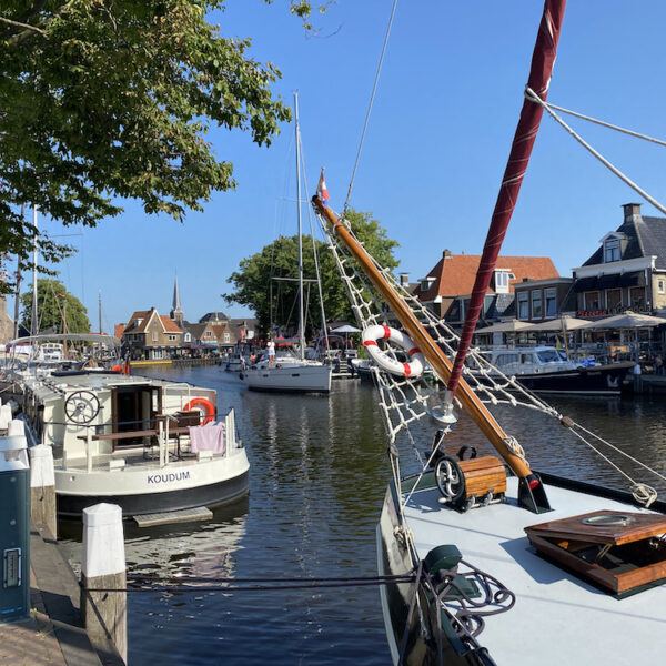 Grachten vol boten in Lemmer