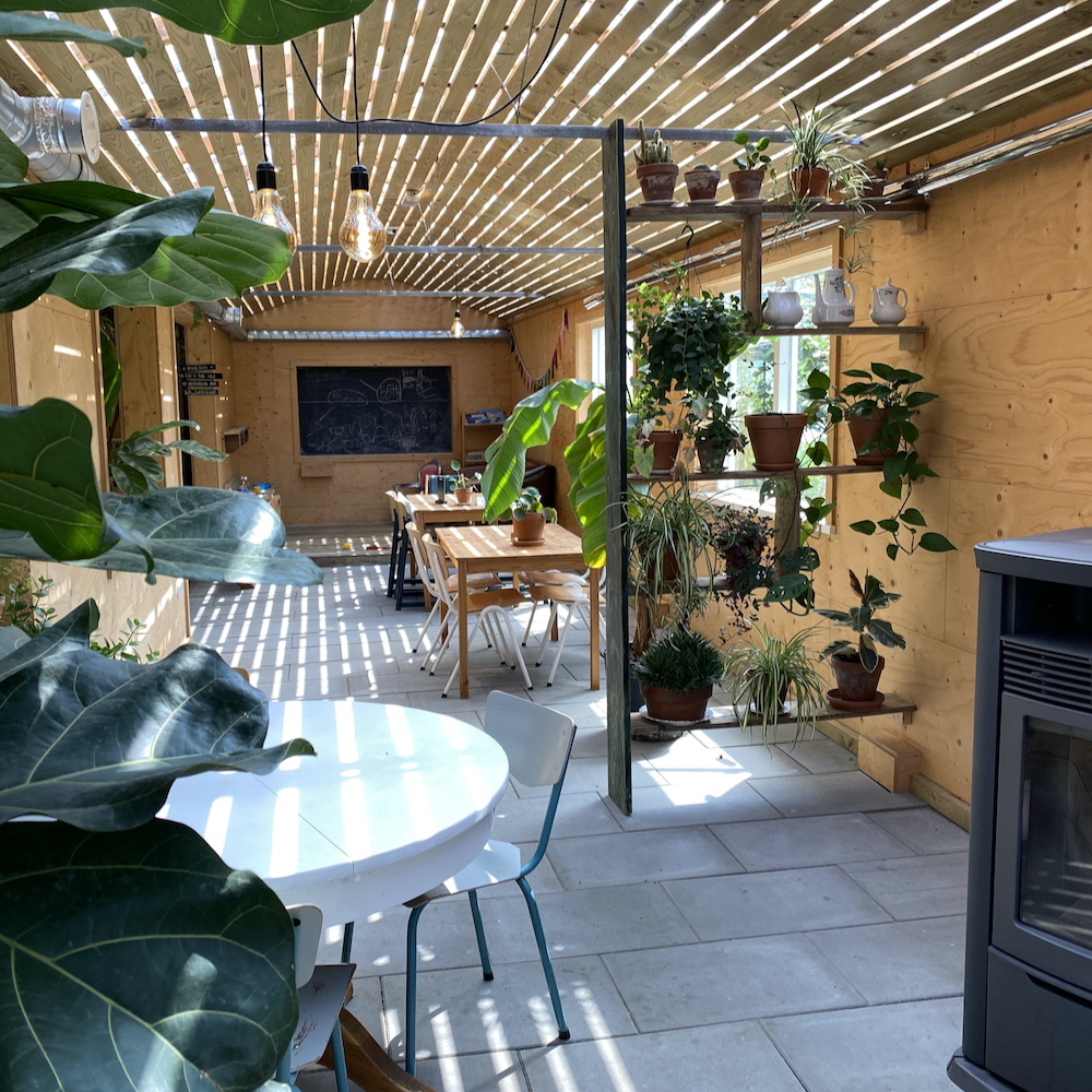 Hippe kas met theehuis