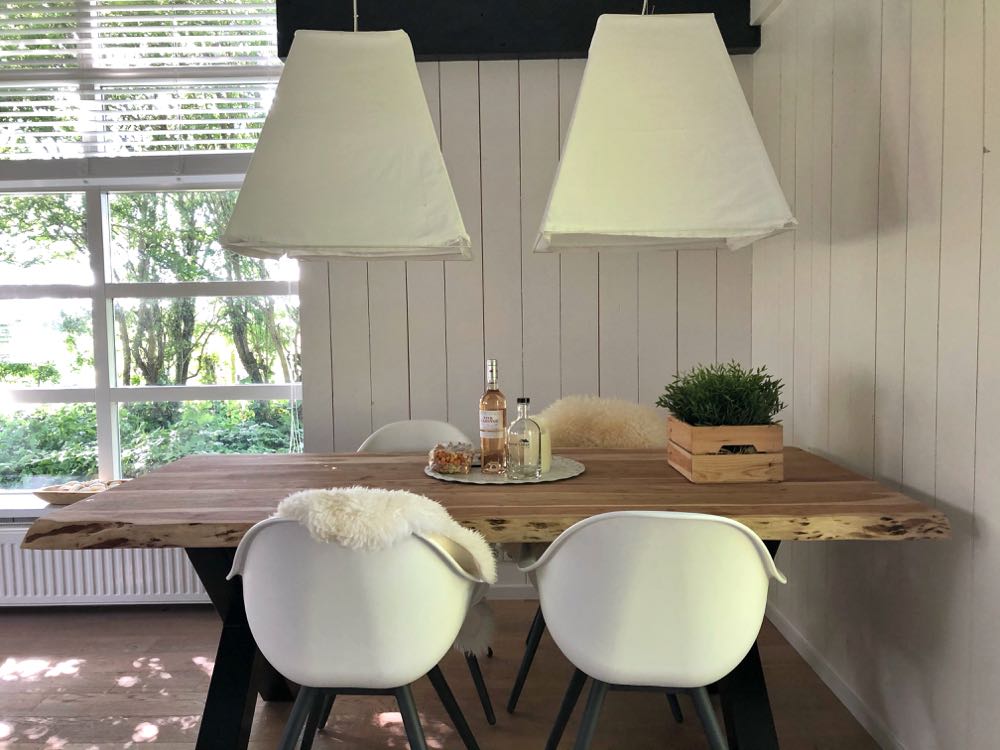 Eettafel in het vakantiehuis in Bergen