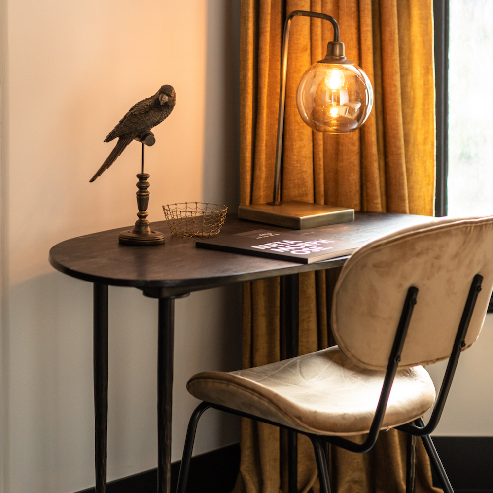 Werkplek in een van de hotelkamers in het boutique hotel