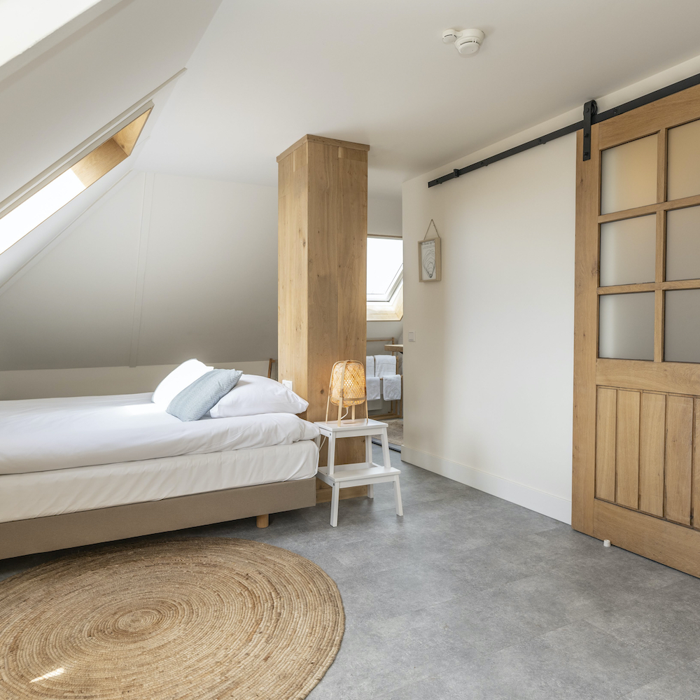 Suite met natureltinten bij de Gastrofarm