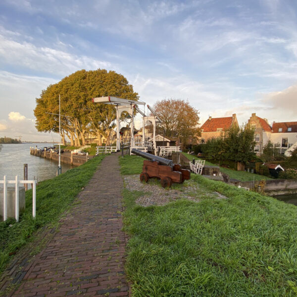 Stadswallen met ophaalbrug