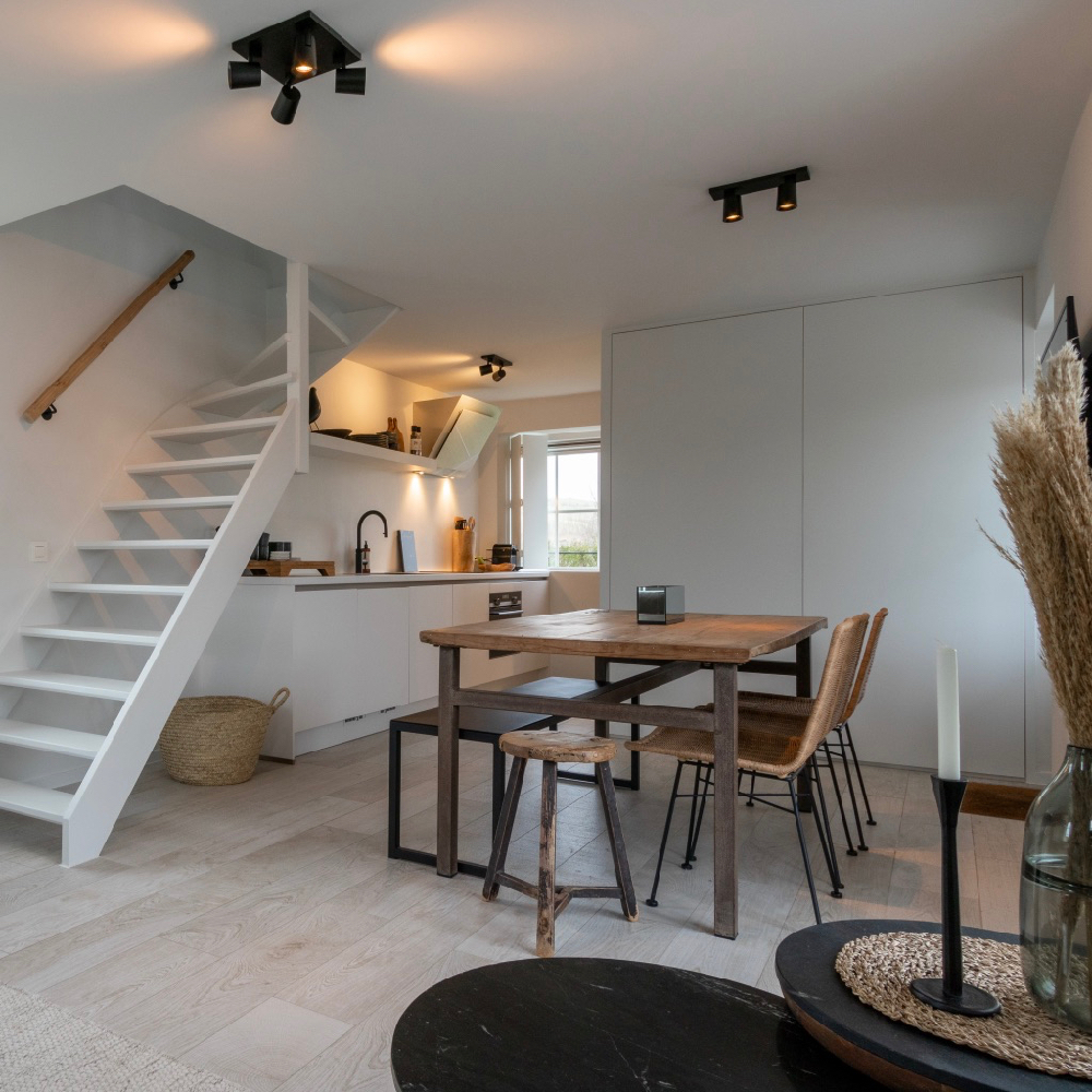 Stijlvol vakantiehuis in Zeeland met een open keuken