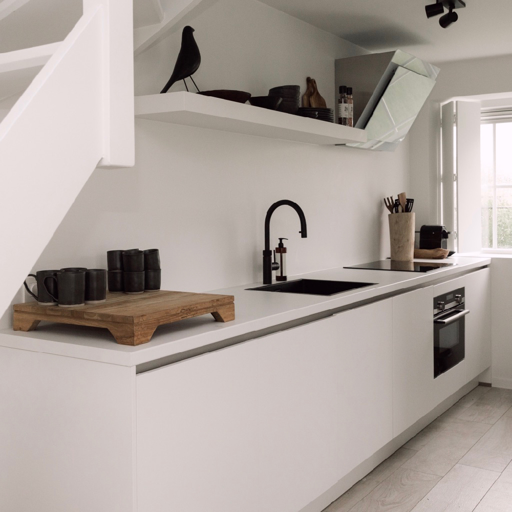 Open keuken in een vrijstaand vakantiehuis in Zeeland