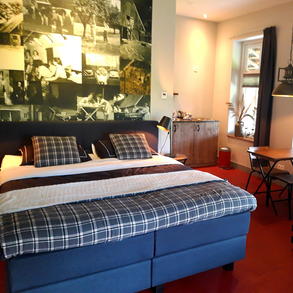 B&B kamer met geruit dekbed