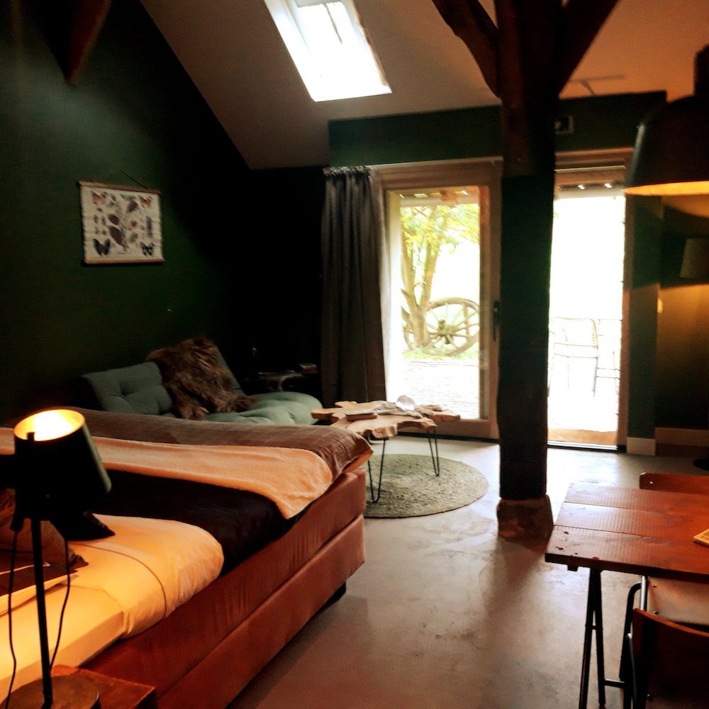 B&B kamer in warme kleuren