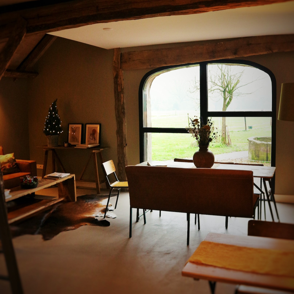 Theehuis op de deel van een boerderij