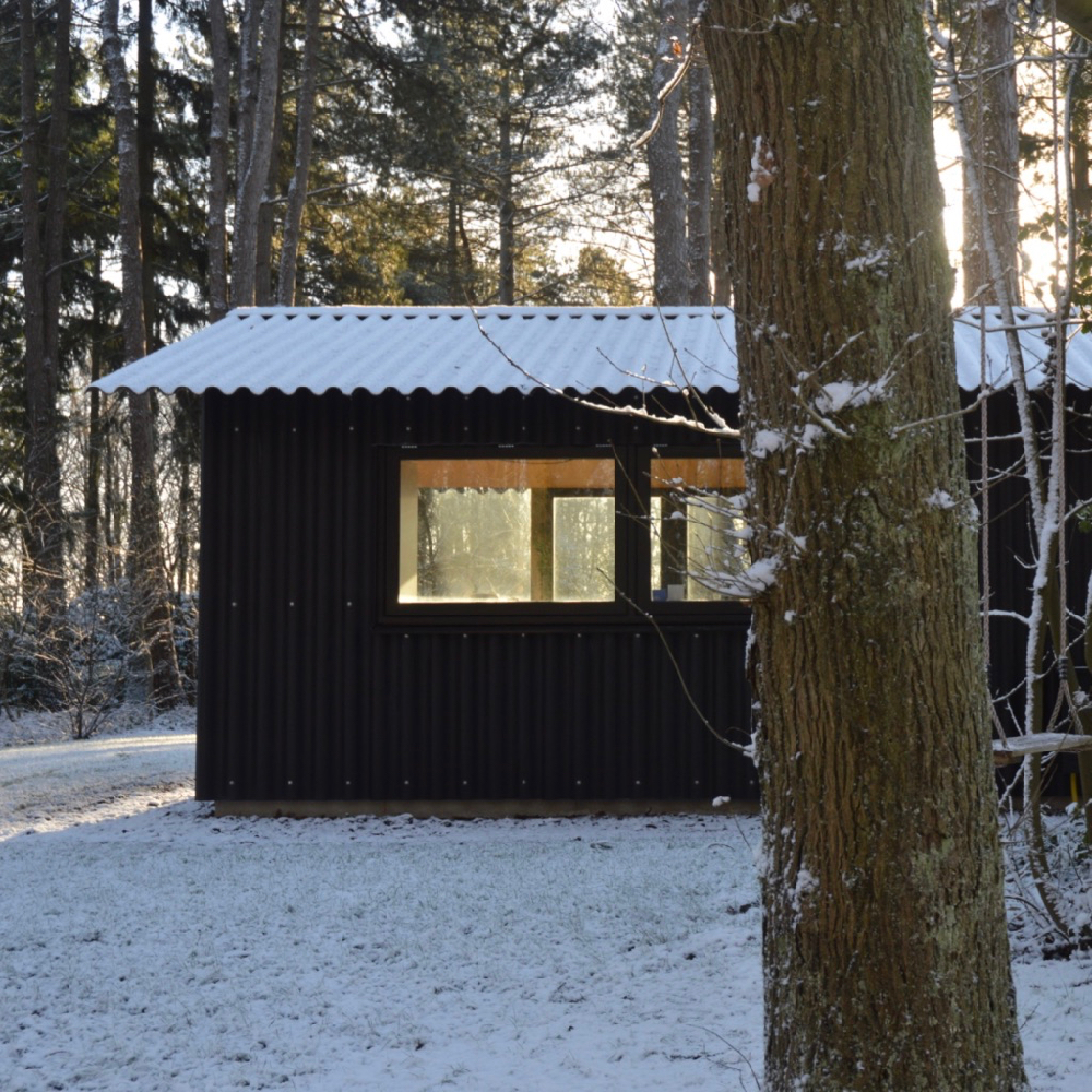 Boshuisje Oudemirdum in de sneeuw