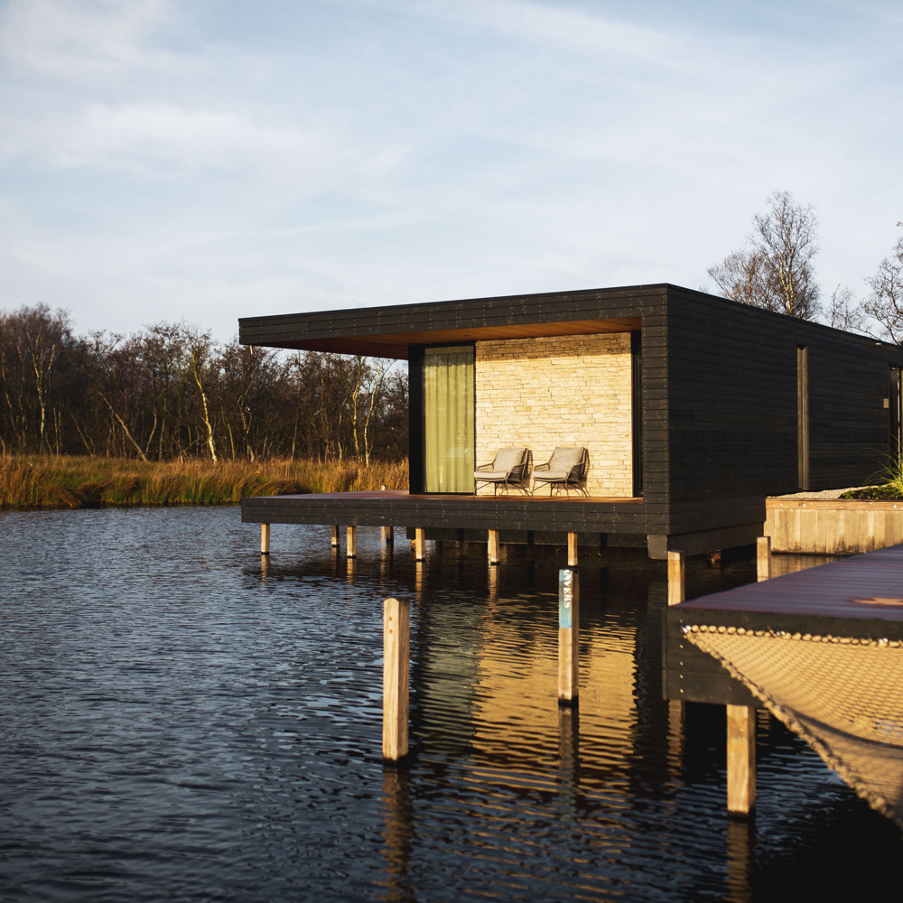 Vier watervilla's bij de jachthaven van Kortenhoef