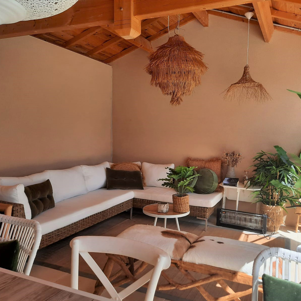 Veranda met sfeervolle loungehoek