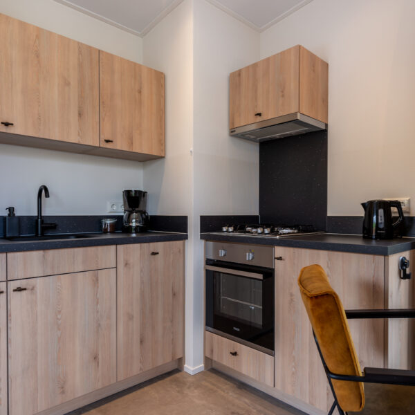 Moderne keuken in een lodge in Zeeland