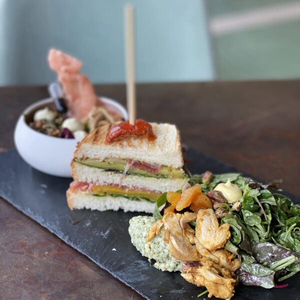 Plankje met drie lunchgerechten