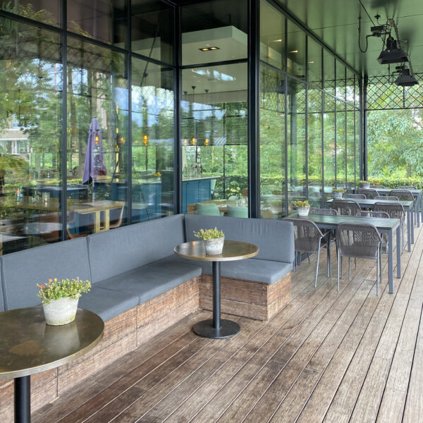 Overdekt terras bij het restaurant in Groenlo