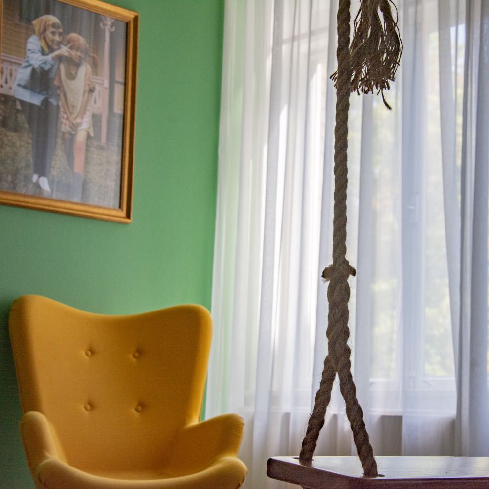 Schommel in de hotelkamer