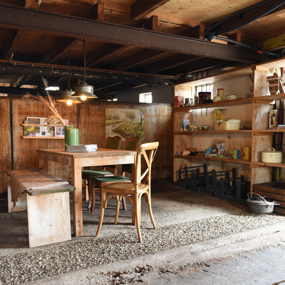 Zitje in de boerenschuur van Smuk Recreatie