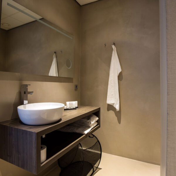 Badkamer met een leemkleur