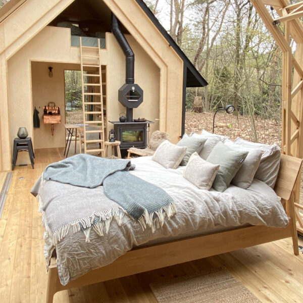 Bed in de buitenlucht bij Cabin ANNA