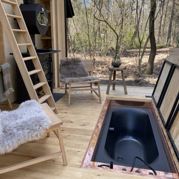 Bad in de vloer van de cabin