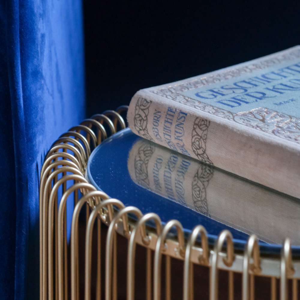 Boeken op de tafel in je hotelkamer Riethoven