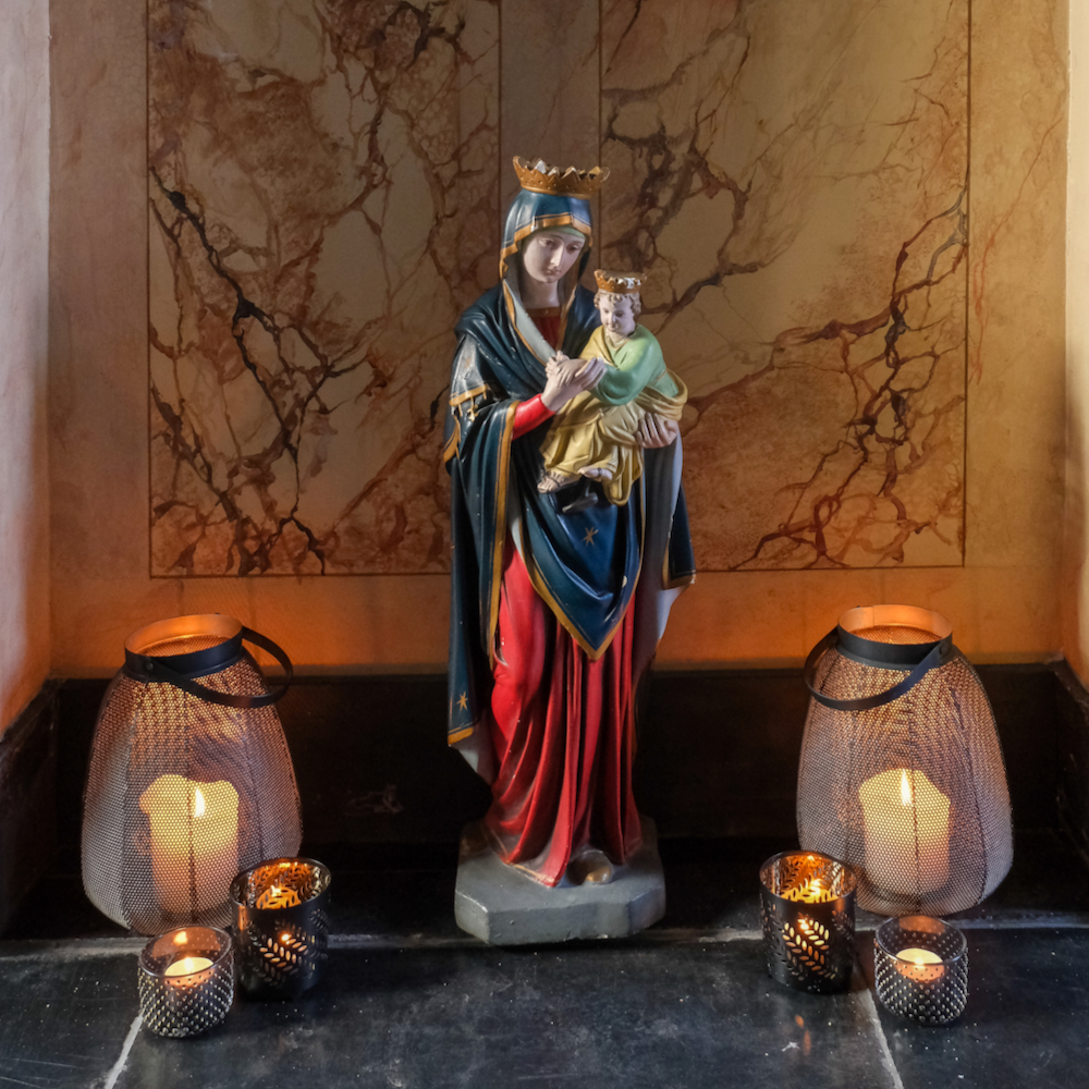 Jezus en Mariabeeldje in een hotel in Noord-Brabant