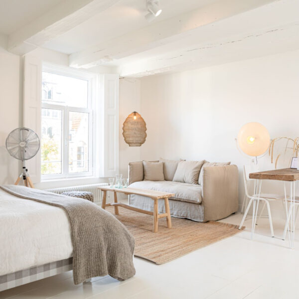 Zithoek met lichte tinten