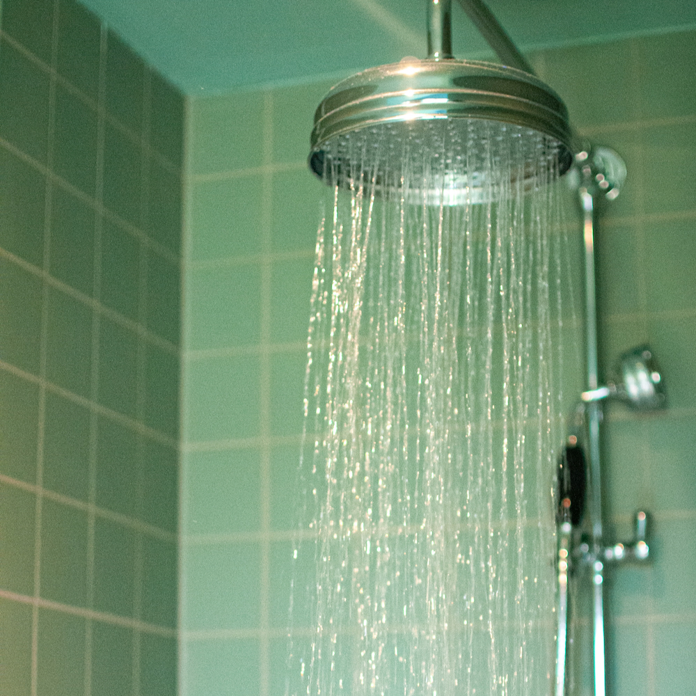 Badkamer met groene tegeltjes