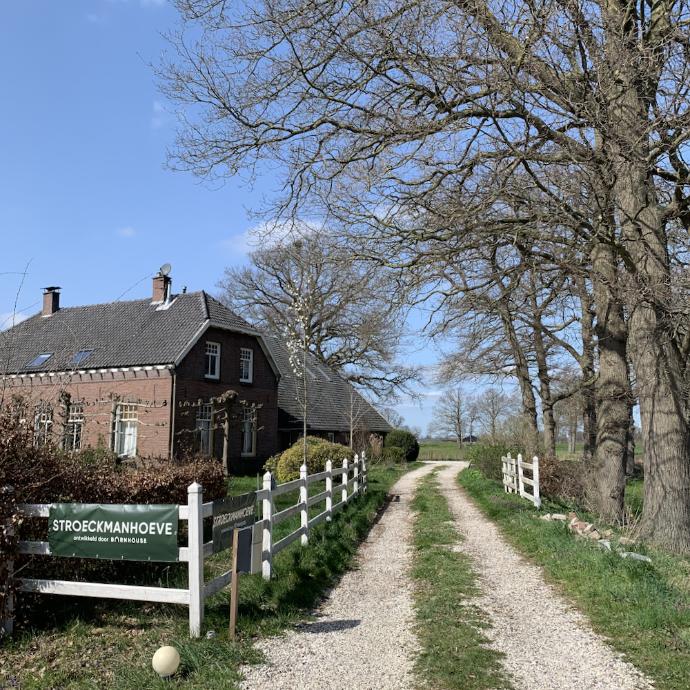 Oude hoeve met appartementen
