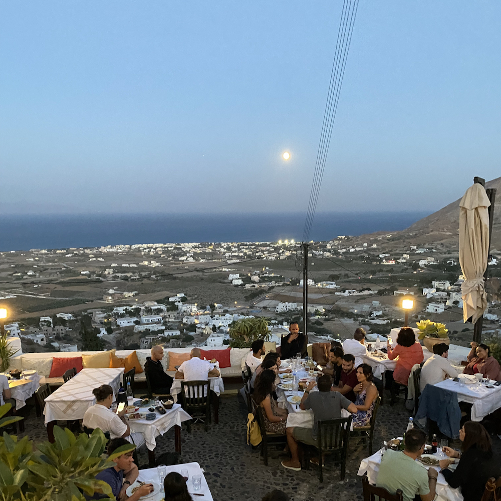 Terras bij maanlicht