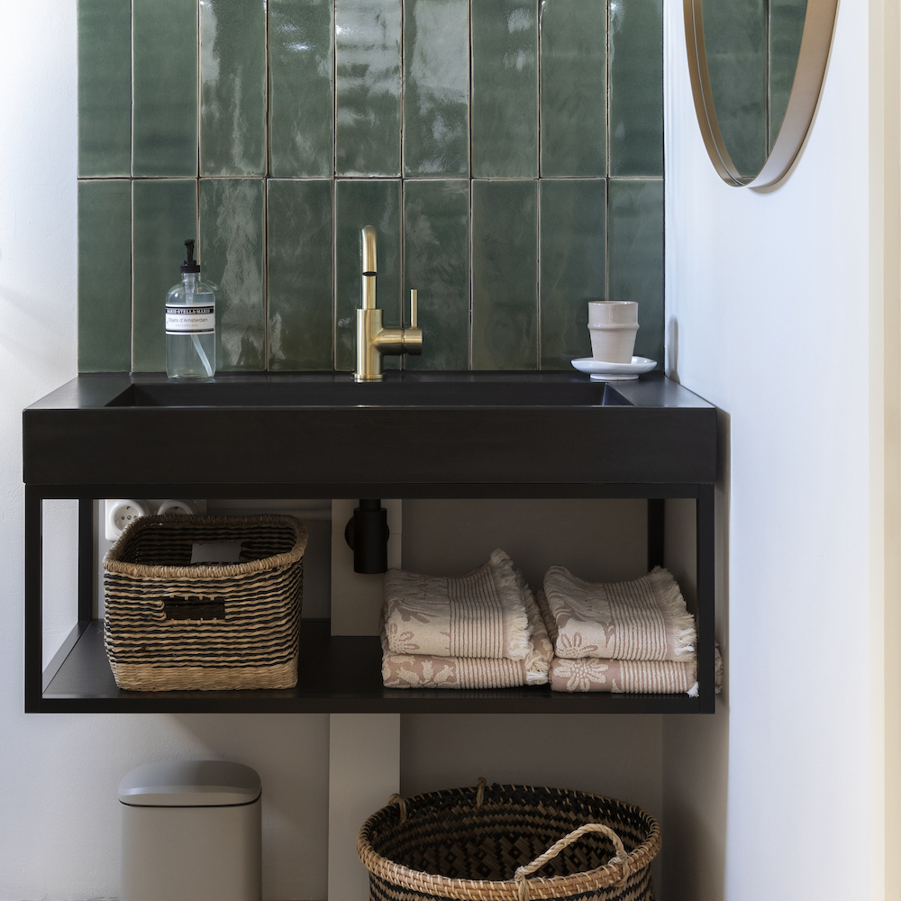 Badkamer met groene tegels