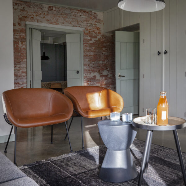 Zonlicht in de woonkamer in de molenaarswoning