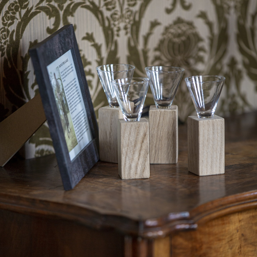 Borrelglaasjes op het dressoir