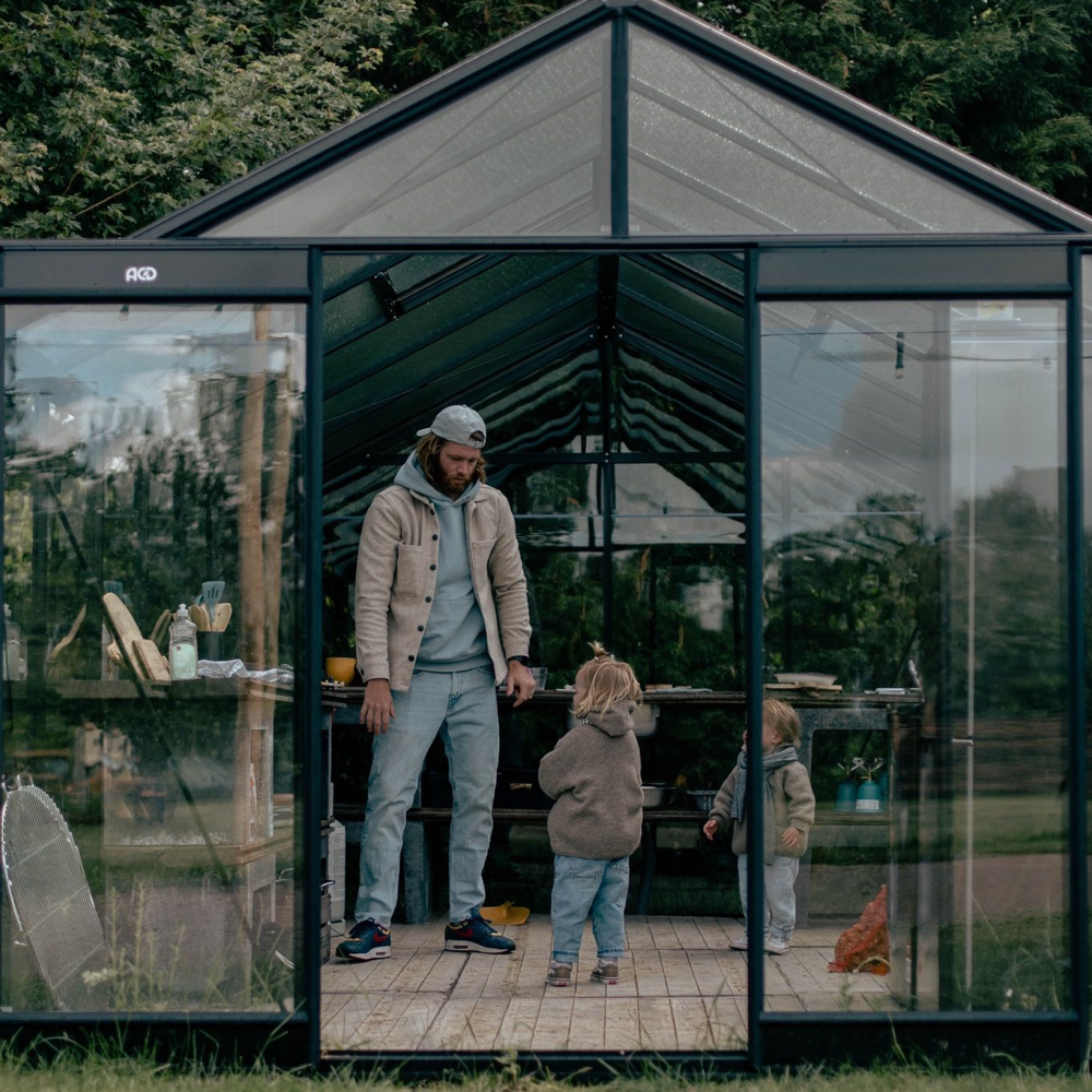 Kas met keuken voor de glamping gasten