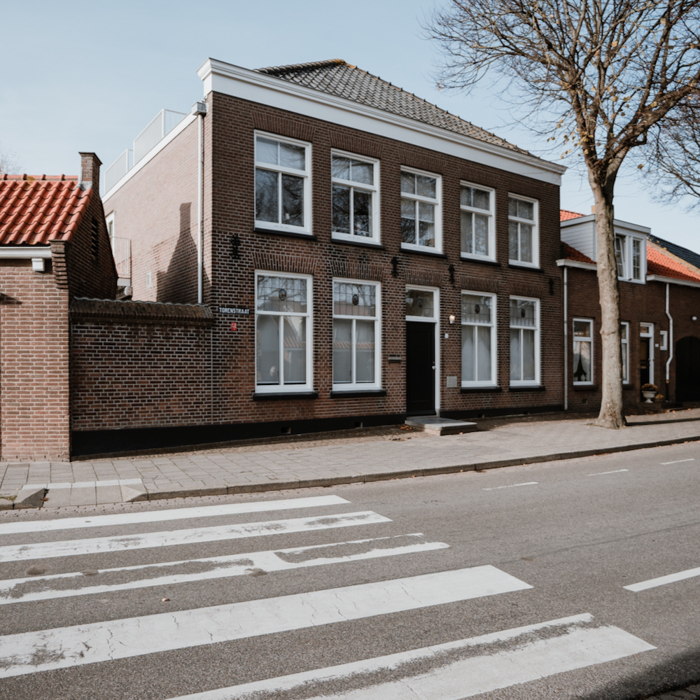 Voorgevel van de bed and breakfast in Zeeland