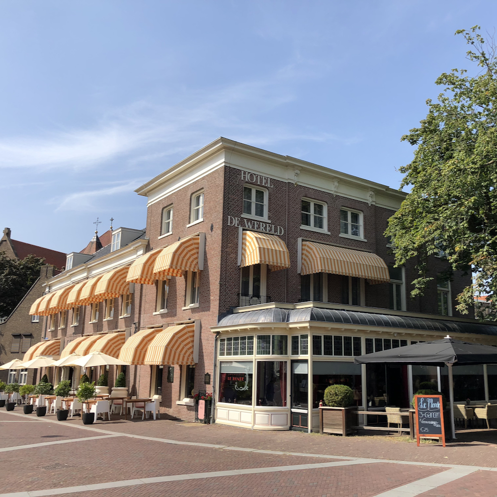 Gevel van het hotel