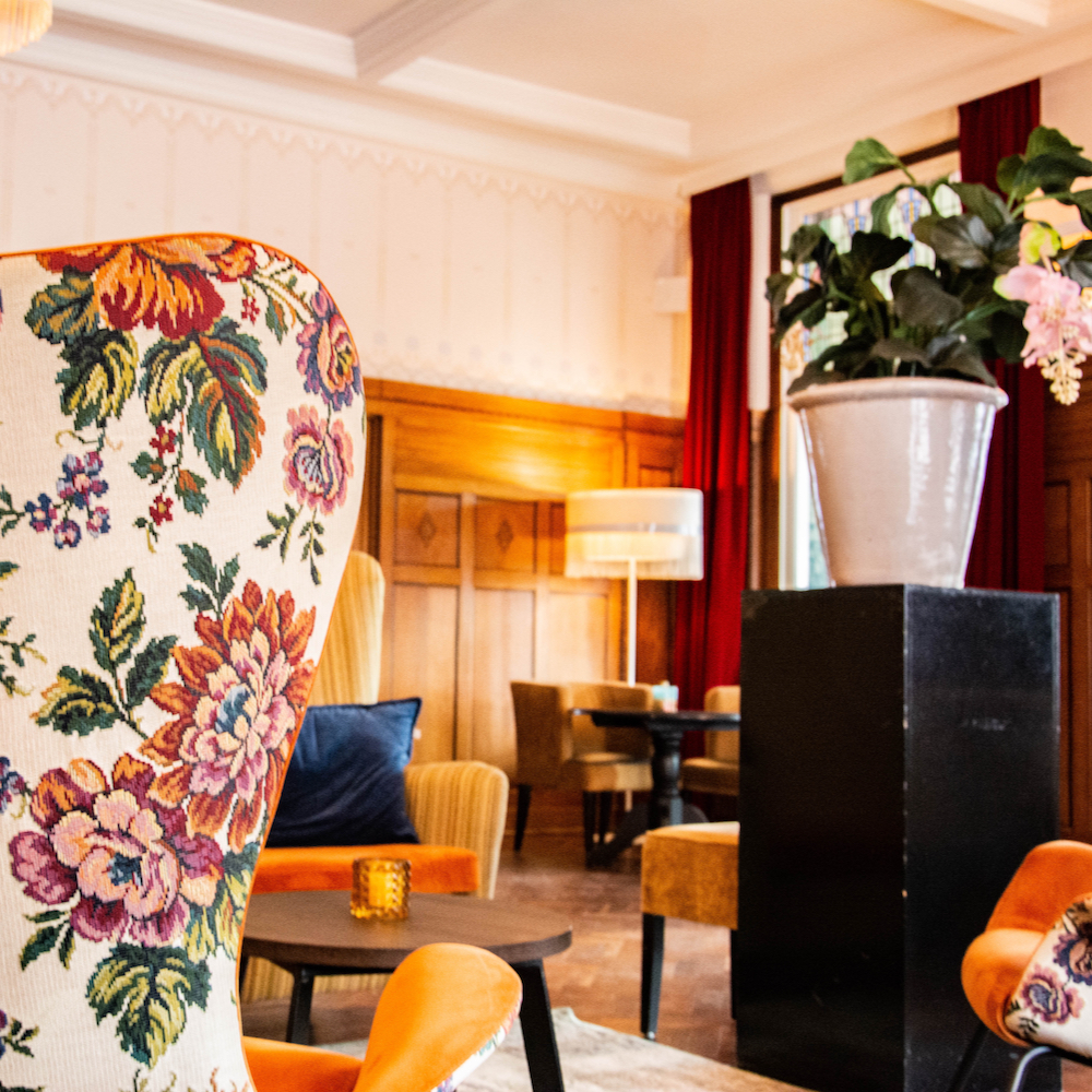 Warme en gezellige lounge in het hotel in Wageningen