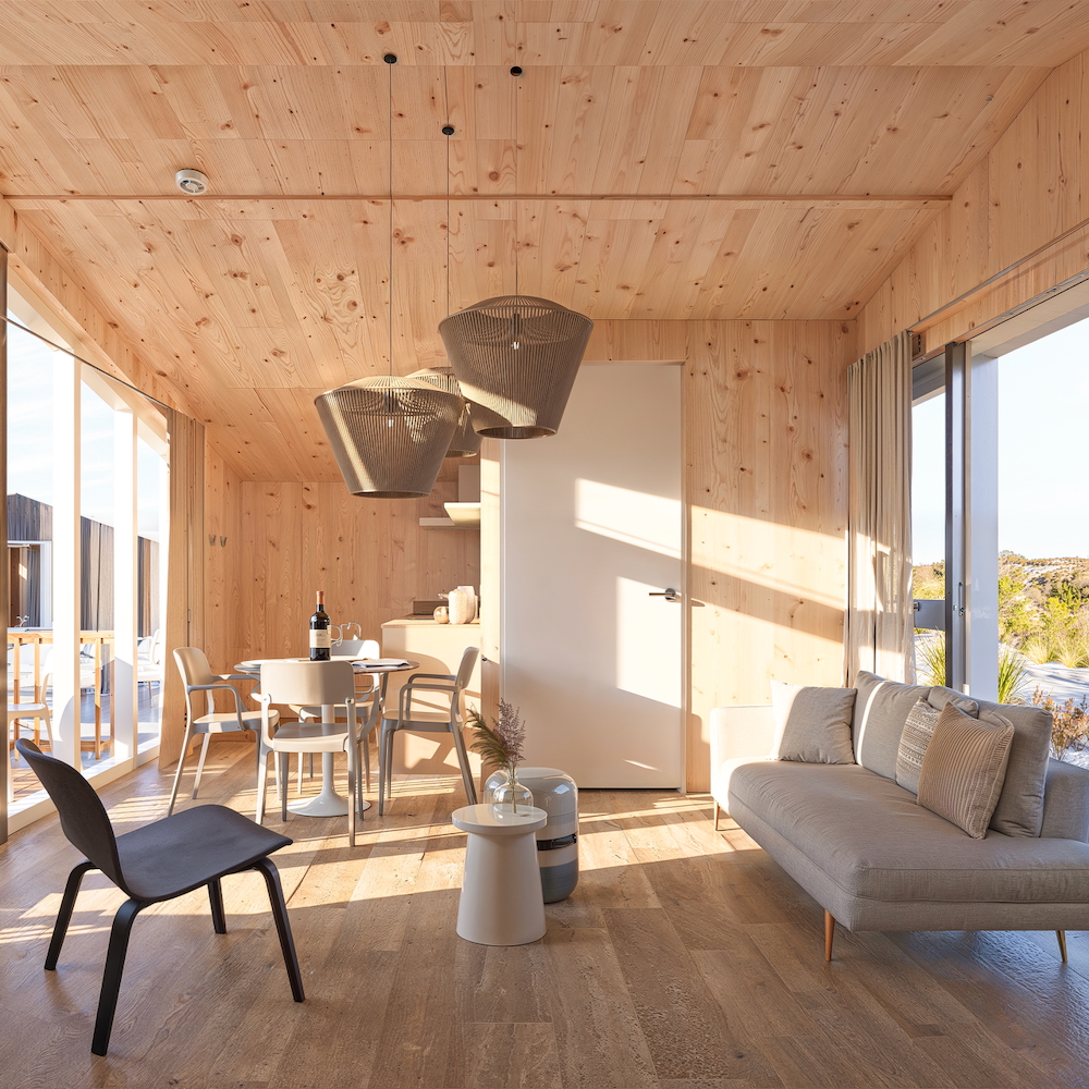 Strandhuisje met natuurlijk licht en keuken in Noord-Holland