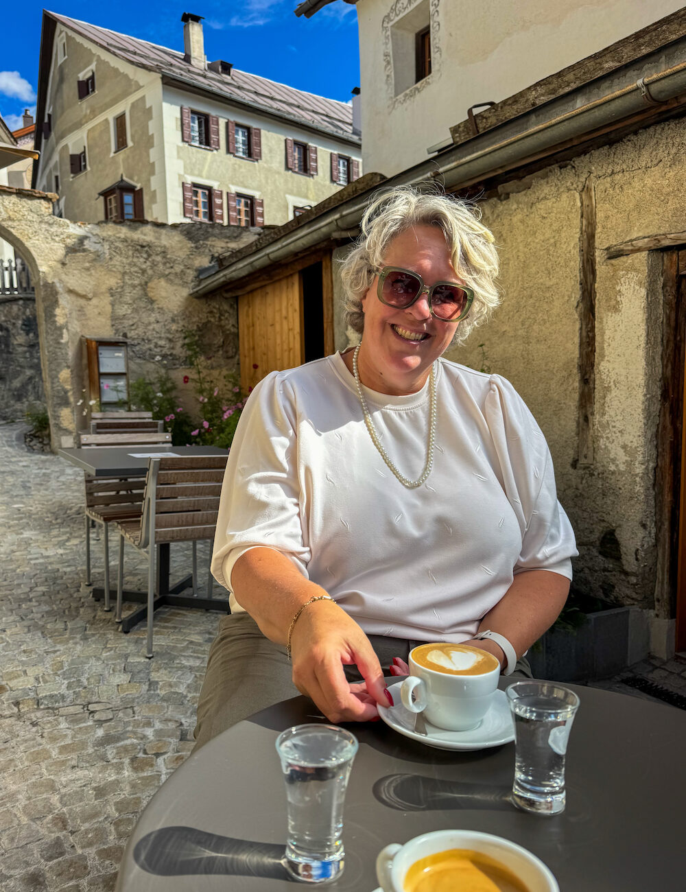 Kopje koffie bij Cafe 47 in Guarda