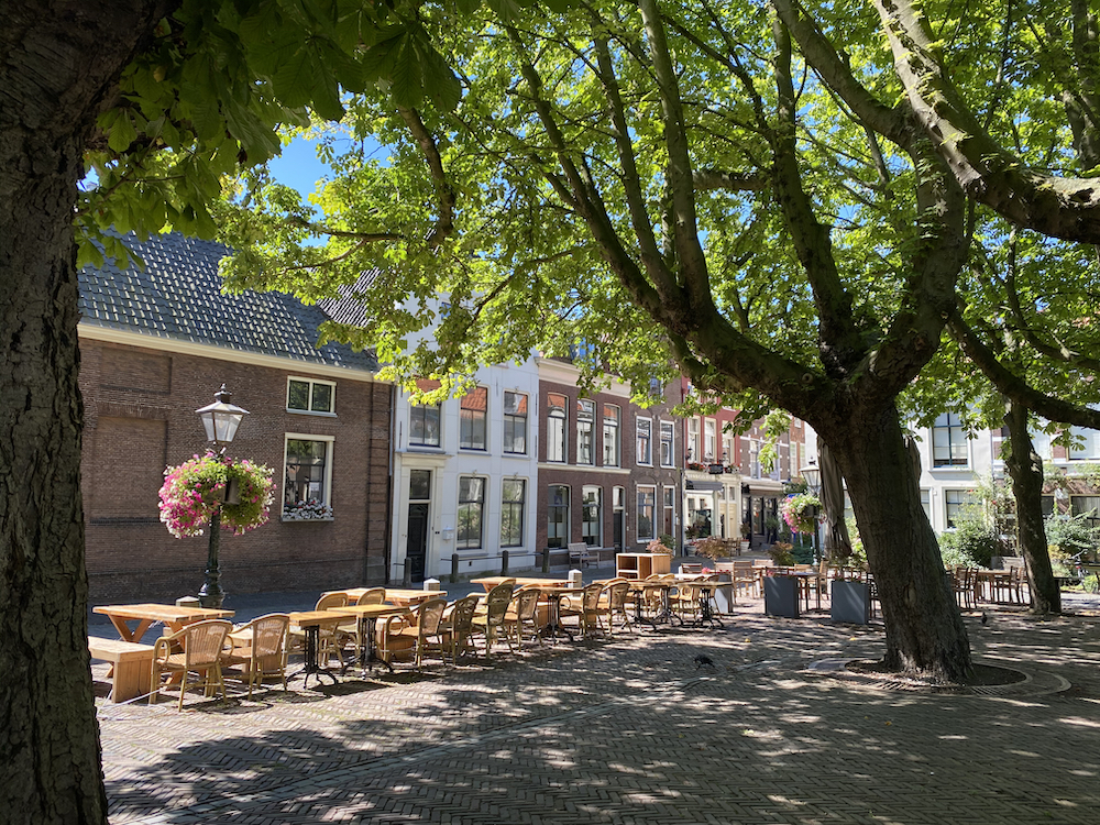 Terrassen auf einem Platz in Leiden