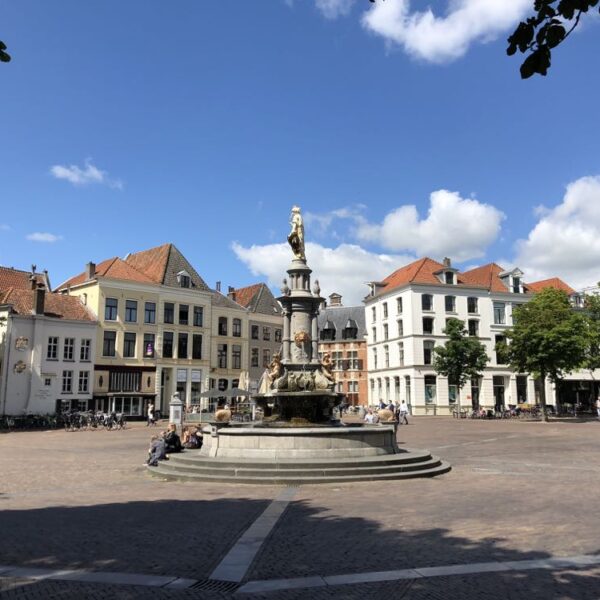 Der zentrale Platz der Stadt