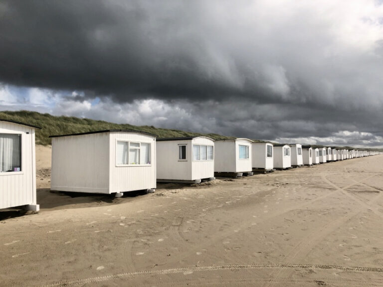 Weiße Strandhäuser