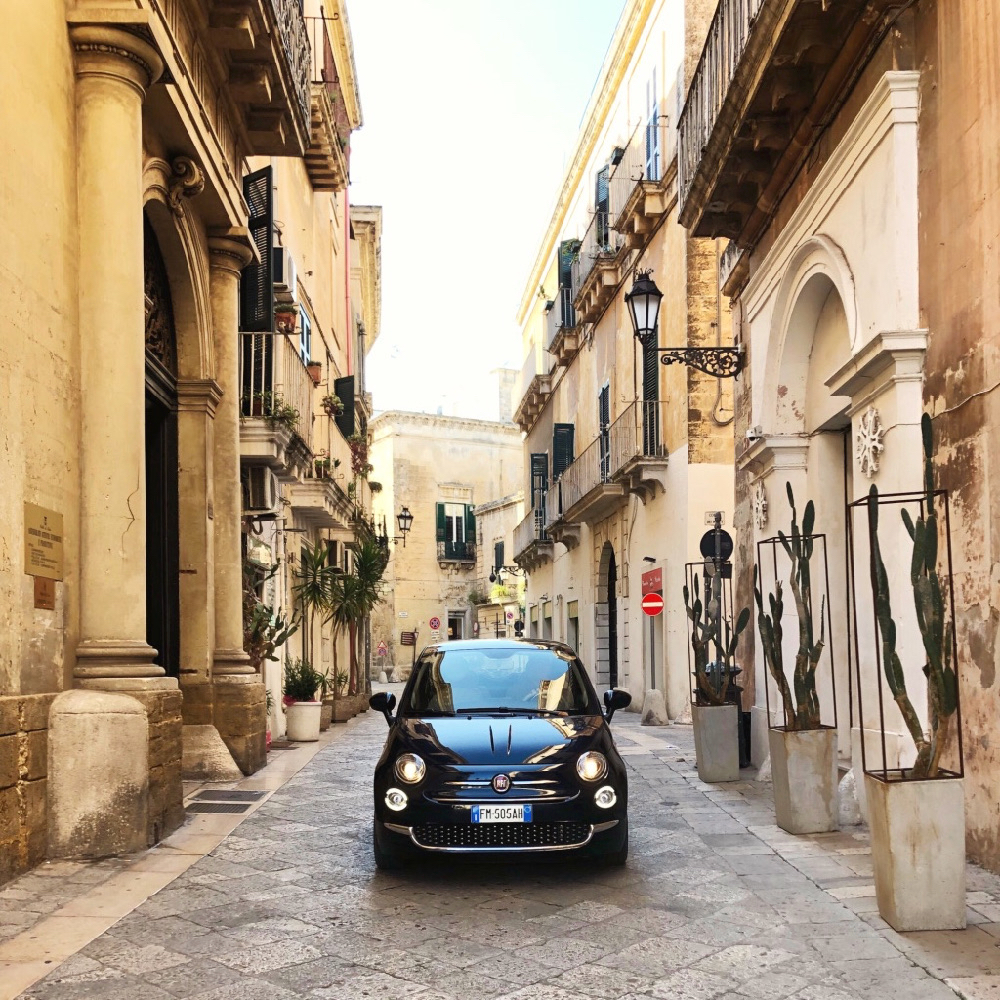 Fiat 500 in den Straßen von Lecce