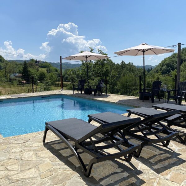 Entspannen am Pool in Ovrano